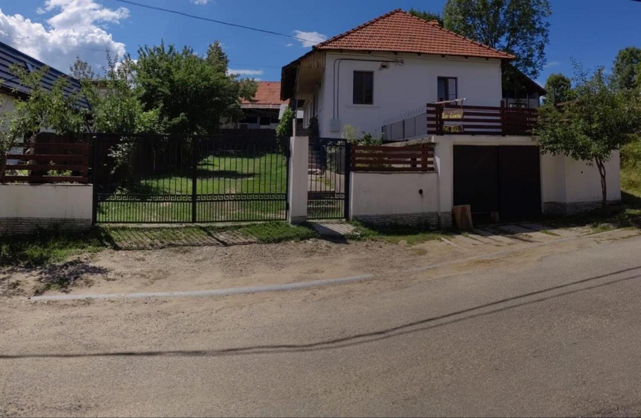 Texas House Novaci-Străini Exterior foto